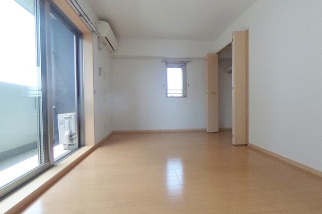 居室・リビング　使いやすい形の為、レイアウトを楽しめます♪