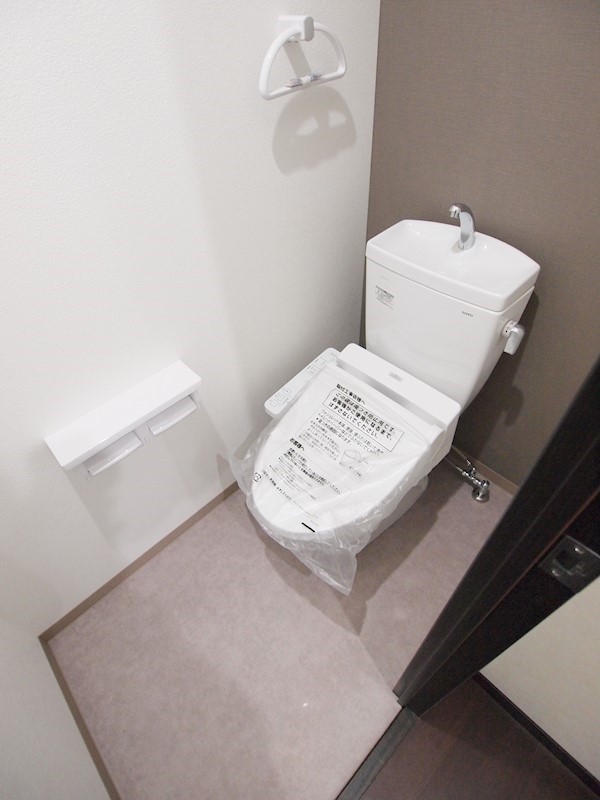 トイレ　温水洗浄便座です♪