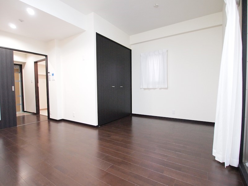 居室・リビング　出窓付きの角部屋♪