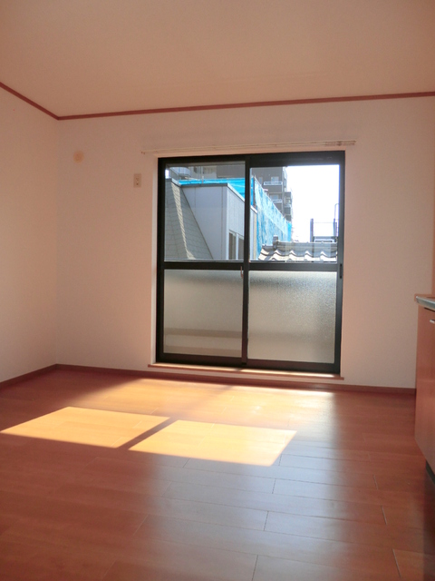 居室・リビング　★角部屋2面採光で明るいダイニング、他号室の写真です★