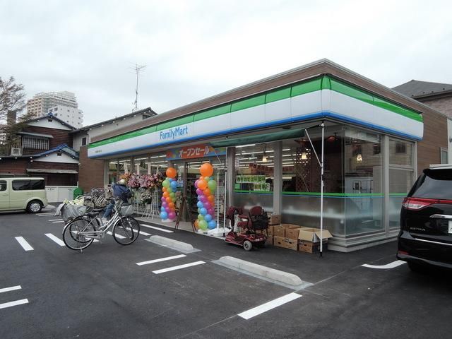 コンビニ　ファミリーマート（コンビニ）まで250m