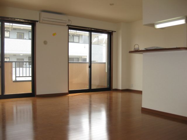 居室・リビング　広めのリビングルームです。