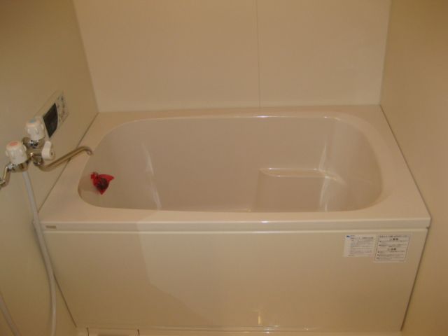 バス・シャワールーム　追い焚き機能付きの浴室です。