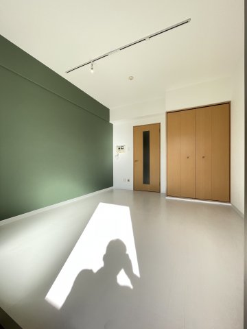 居室・リビング　エアコン付きで快適に過ごせます♪