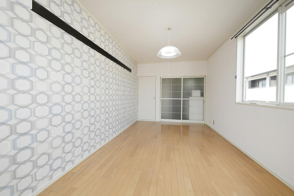 その他部屋・スペース　※実際のお部屋は小窓がなく壁のデザインは異なります。