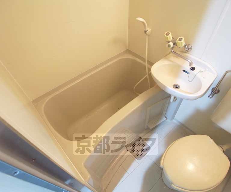 バス・シャワールーム　清潔感のある浴室です。