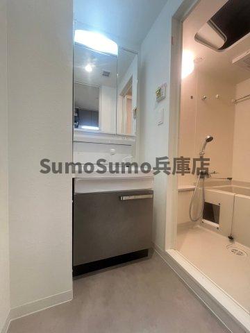 洗面設備　使いやすい独立洗面台です