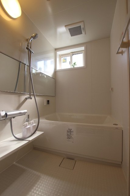 バス・シャワールーム　同物件別号室の写真です。