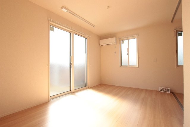 居室・リビング　同物件別号室の写真です。