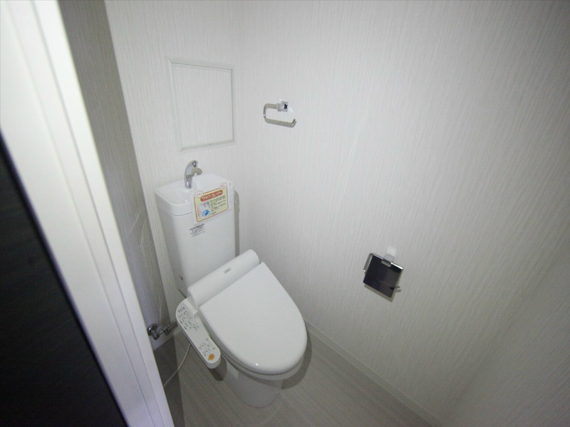 トイレ　温水洗浄暖房便座付トイレ