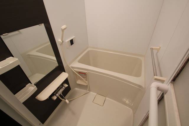 バス・シャワールーム　※１０２号室の写真です。