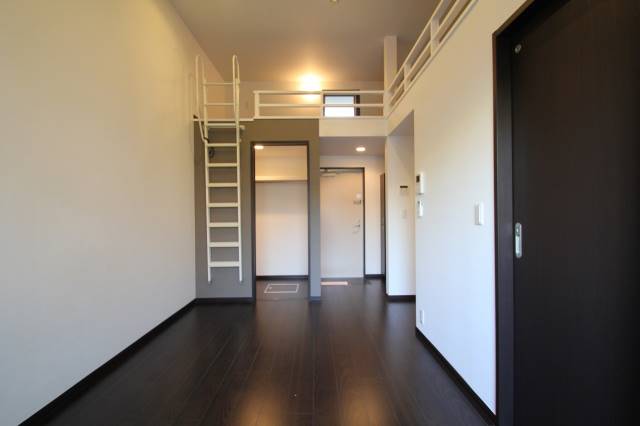 居室・リビング　※１０２号室の写真です。