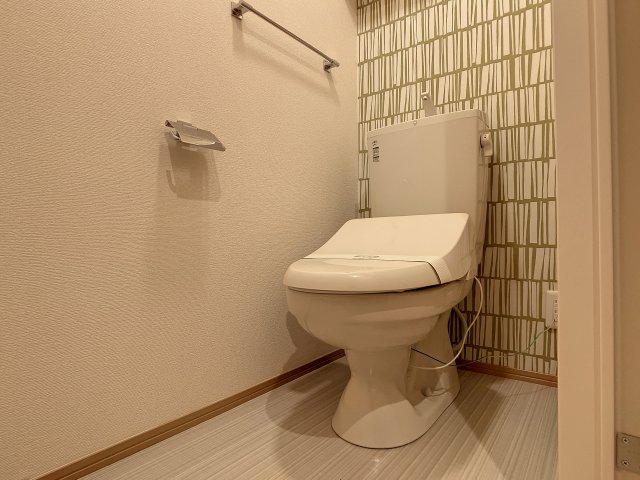 トイレ　掲載写真は同型モデルを掲載しており実際のお部屋と仕様等が異な