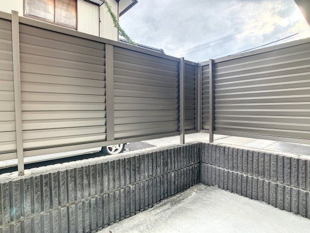 バルコニー　掲載写真は同型モデルを掲載しており実際のお部屋と仕様等が異な