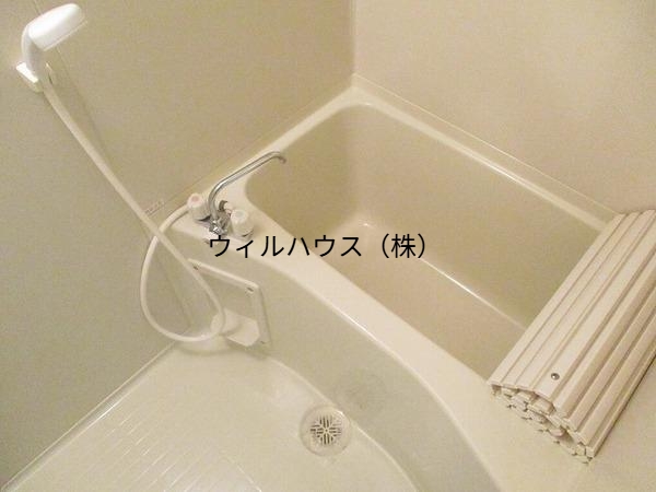 バス・シャワールーム　キレイにリフォームされています！