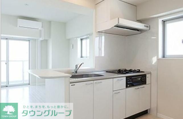 キッチン　３口ガスコンロ・グリル付きシステムキッチン