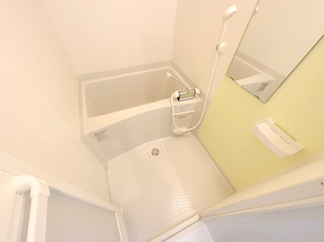 バス・シャワールーム　広めのお風呂は一日の疲れを癒してくれます。