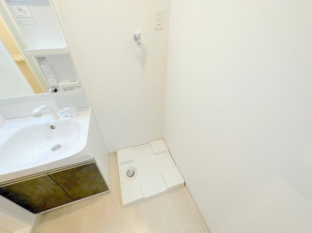 その他設備　嬉しい室内洗濯機置場。これで洗濯機も長持ちしますね。