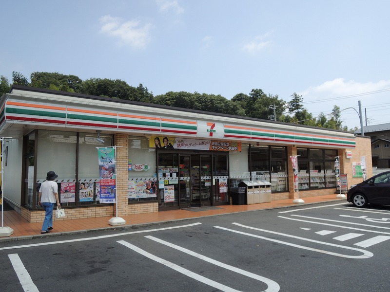 コンビニ　セブンイレブン（コンビニ）まで967m