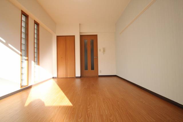 居室・リビング　２０６号室内装写真参照