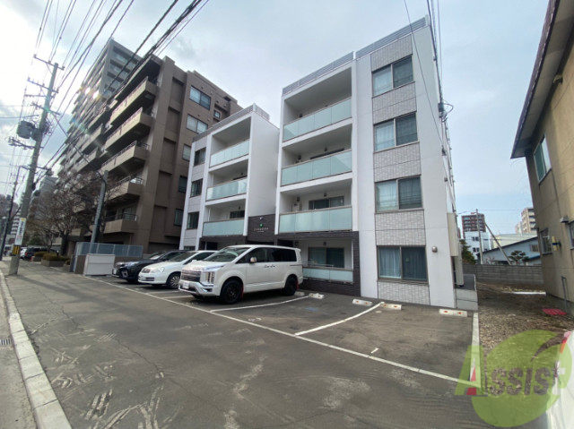 建物外観　札幌市中央区南３条西「コモゾーナ円山」