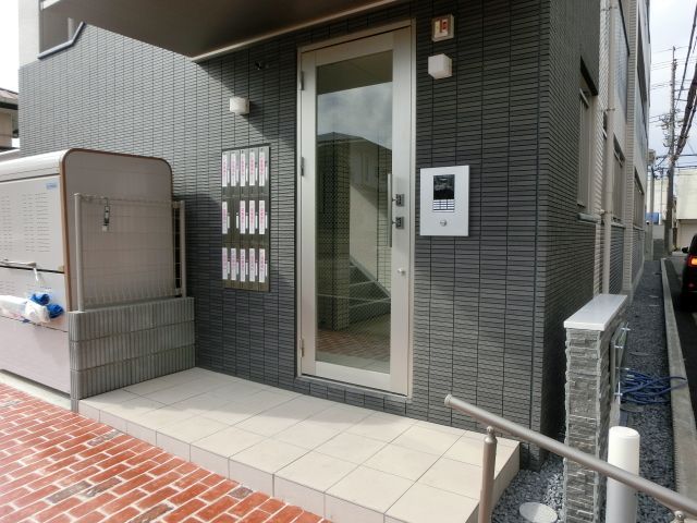 エントランス　オートロックで安心です。