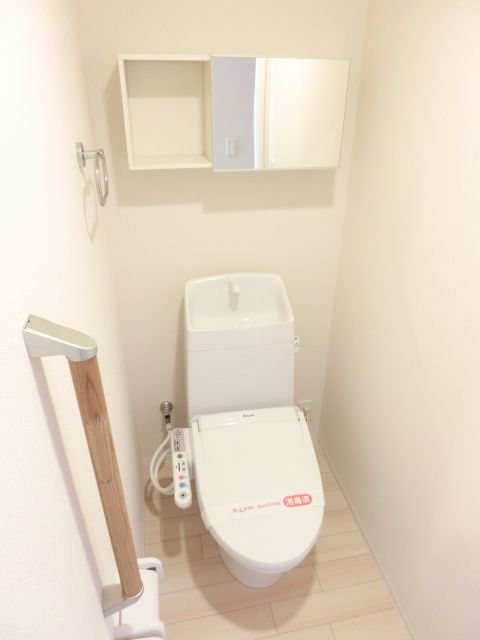 トイレ　ウォシュレット付きです。