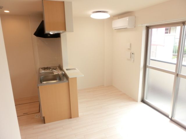 居室・リビング　日当たり良好です。