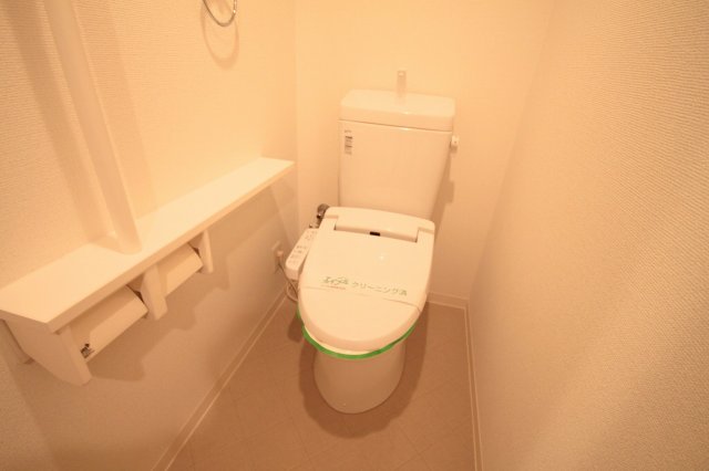 トイレ　※同建物の類似写真になります。