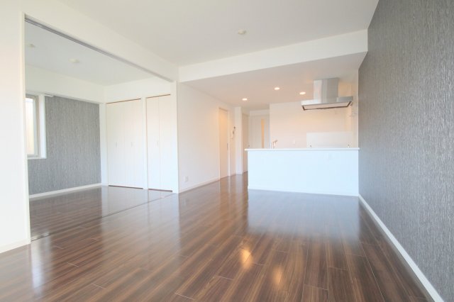 居室・リビング　※同建物の類似写真になります。