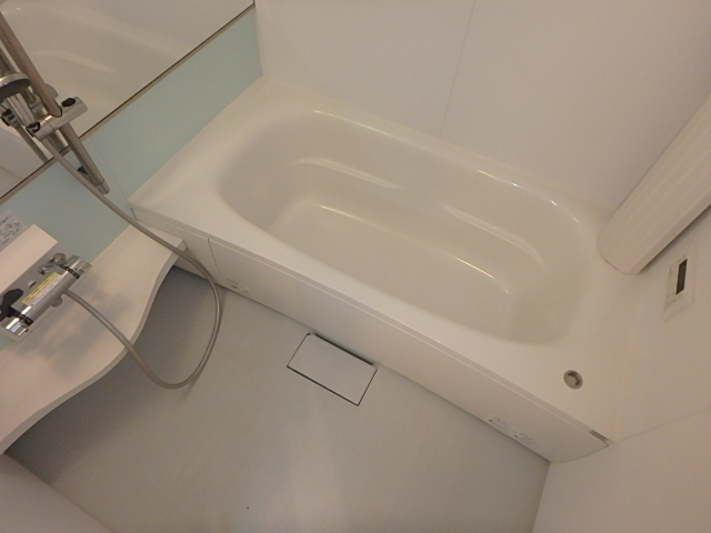 バス・シャワールーム　１坪バスでゆったり出来ますよ