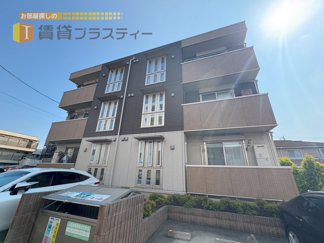 建物外観　オシャレな外観に違わぬ室内は充実設備です