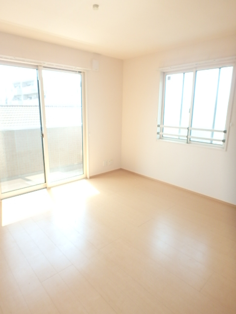 居室・リビング　明るいリビングで日中は照明いらないかもしれません