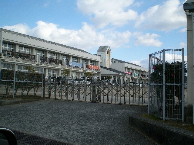 小学校　津山市立一宮小学校（小学校）まで612m