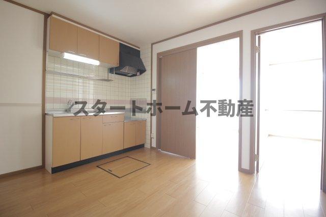 居室・リビング　こちらの居間で趣味の時間をお楽しみください