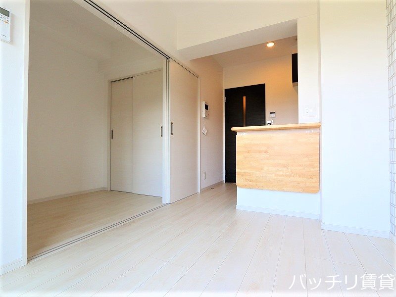 居室・リビング　別号室の写真になります　現状優先