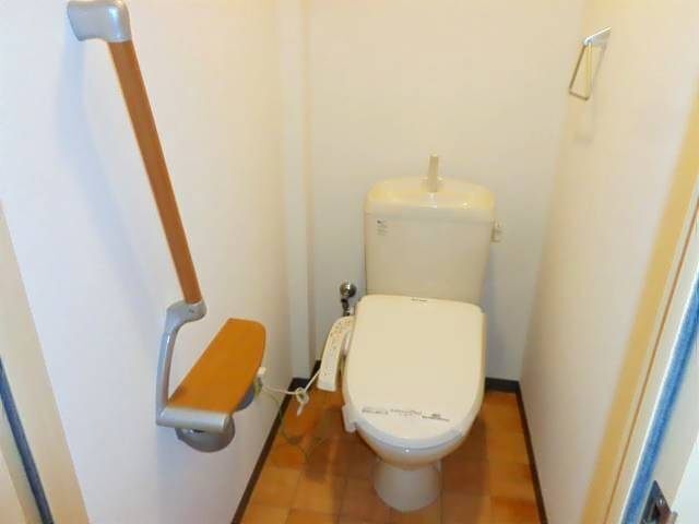 トイレ　退去前の為別のお部屋写真を参照ください