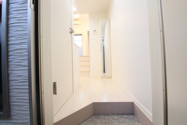 玄関　※別室の参考写真の為、現況優先です。