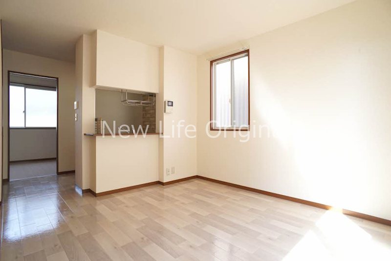 居室・リビング　対面キッチンのあるリビングで、会話が弾みそうです。