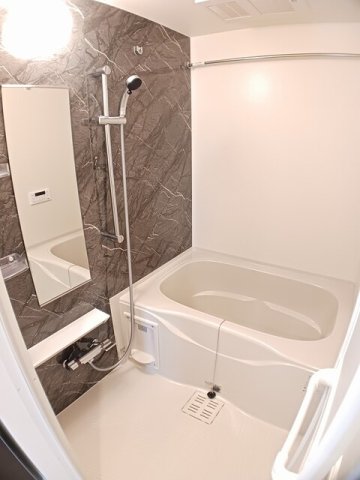 バス・シャワールーム　落ち着いた空間のお風呂です