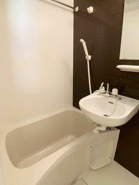 バス・シャワールーム　花粉・梅雨の時期にオススメの浴室乾燥機付きバスルームです♪