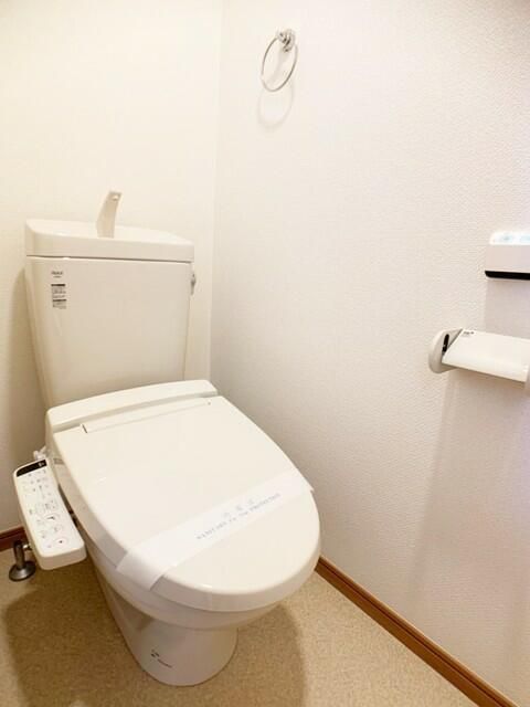 トイレ　洗浄便座付です！