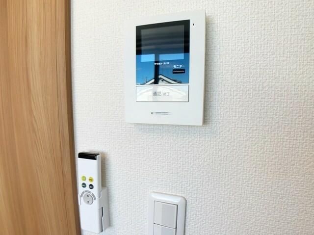 セキュリティ　来訪者の姿を確認できるＴＶモニター付インターホン設置済です！