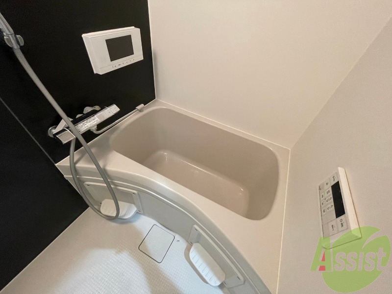 バス・シャワールーム　こちらはバスルームになります。浴室乾燥機付きです。