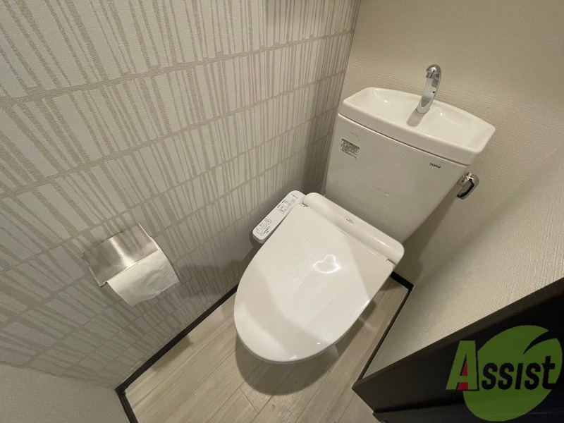 トイレ　こちらはトイレになります。ウォシュレット機能付です。
