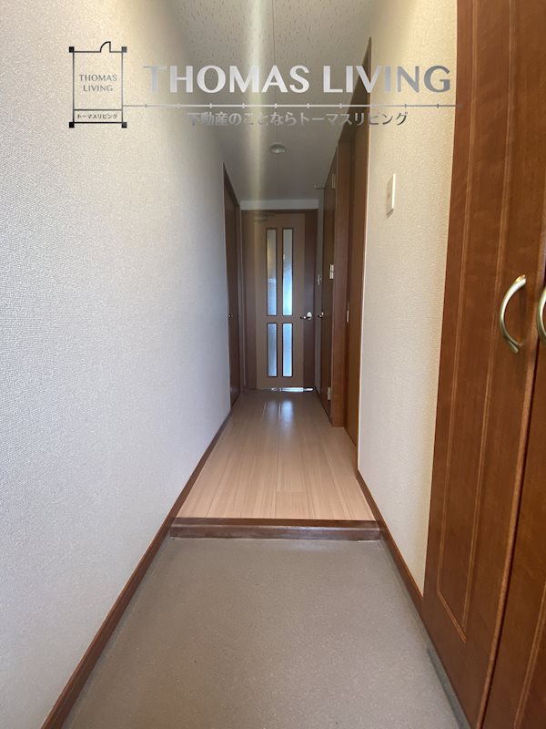 玄関　※別号室の写真です。たくさん靴が収納できます