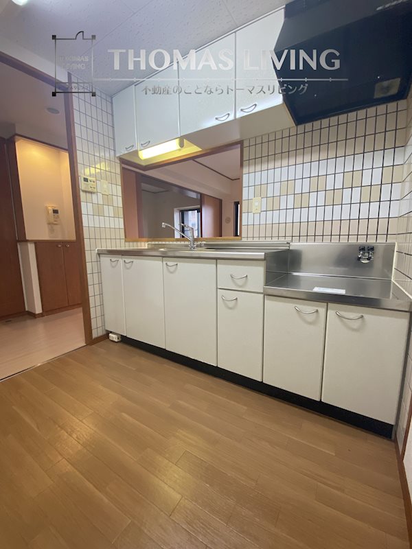 キッチン　※別号室の写真です。広いキッチンですので料理もしやすいです