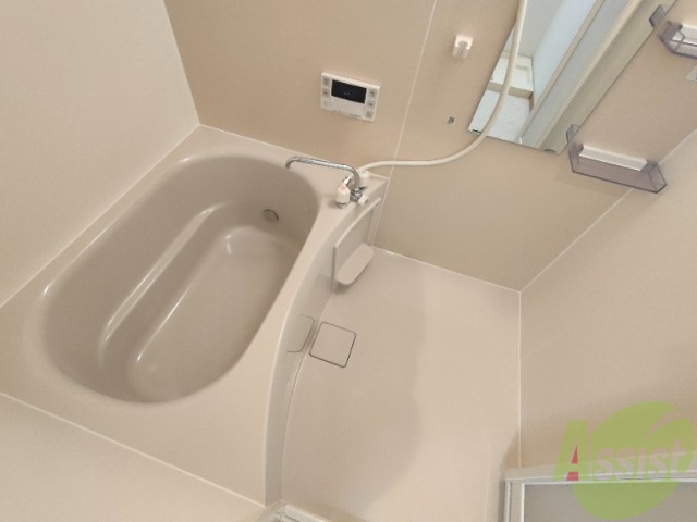 バス・シャワールーム　浴室は追い炊き機能付きで、いつでも温かいお風呂に入れます。