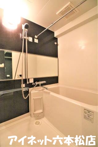 バス・シャワールーム　一日の疲れを癒しましょう。