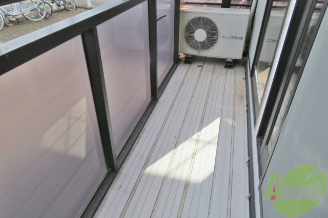 バルコニー　バルコニーは幅もしっかりあって洗濯物がはかどりそうですね。